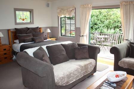 Вилла Private Seaside Couples Hideaway Кака-Пойнт Экстерьер фото