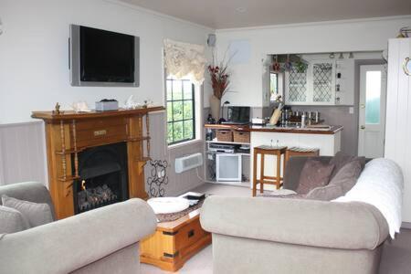Вилла Private Seaside Couples Hideaway Кака-Пойнт Экстерьер фото